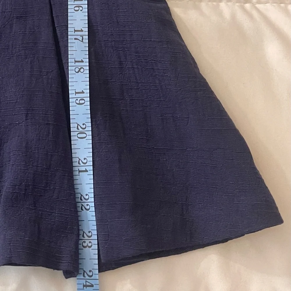 Banana Republic Navy Textured Peplum Shell Top - Picture 9 of 9